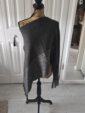 Bon Voyage Silver Sparkle & Gray Marled Fringe Poncho